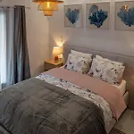 Kostis Orange Apart-hotel