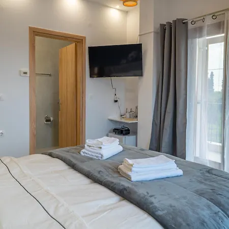 Kostis Orange 4*