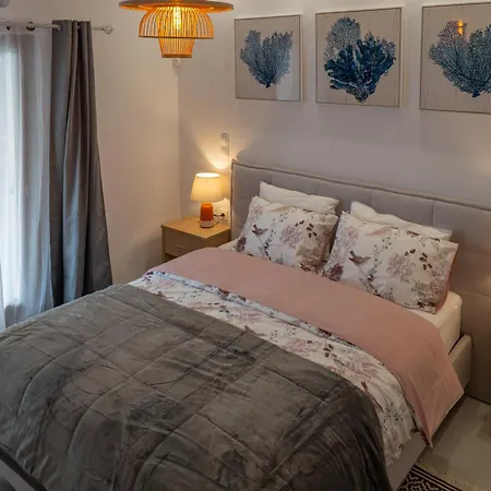 Kostis Orange 公寓式酒店