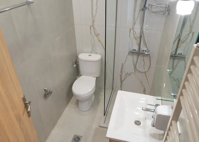 Kostis Orange 4* וולוס