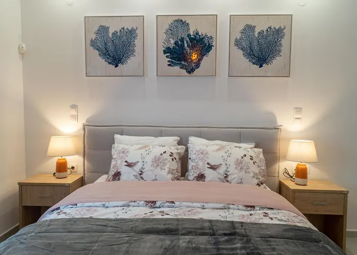 Kostis Orange 4* וולוס