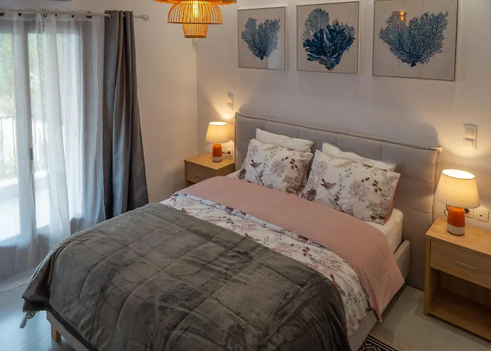 Kostis Orange מלון דירות