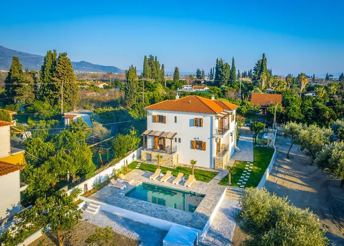 מלון דירות Kostis Orange 4*