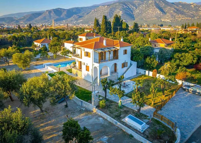 Kostis Orange מלון דירות 4*